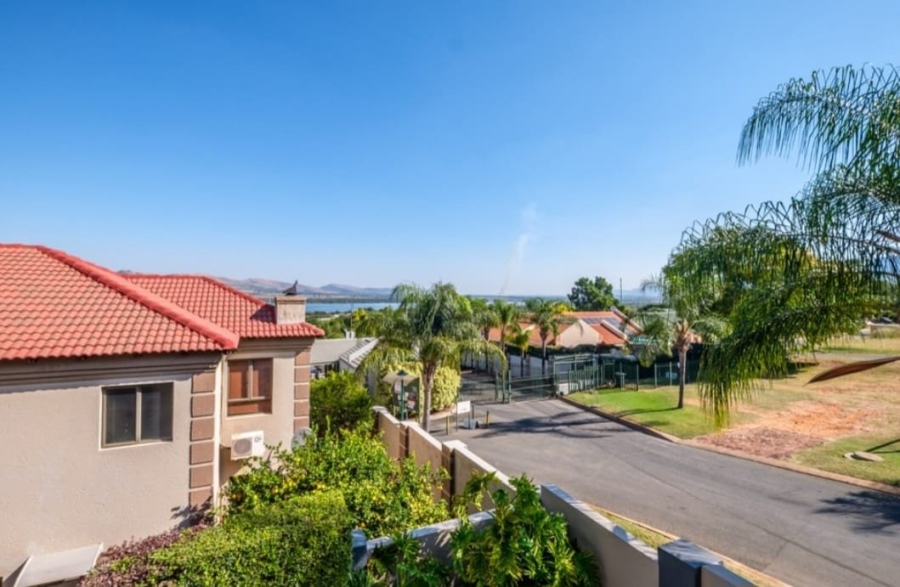 To Let 4 Bedroom Property for Rent in Kosmos Ridge North West